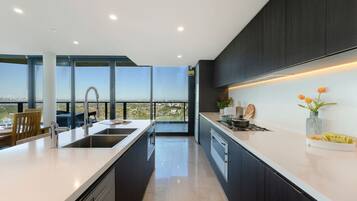 Fridge, microwave, oven, stovetop