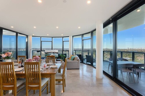 Spacious 4BR at Sydney Olympic Park with Best View