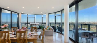 Spacious 4BR at Sydney Olympic Park with Best View