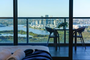 4 bedrooms, iron/ironing board, WiFi, bed sheets - Spacious 4BR at Sydney Olympic Park with Best View (Sydney Olympic Park)