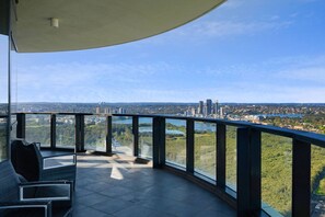 Property grounds - Spacious 4BR at Sydney Olympic Park with Best View (Sydney Olympic Park)