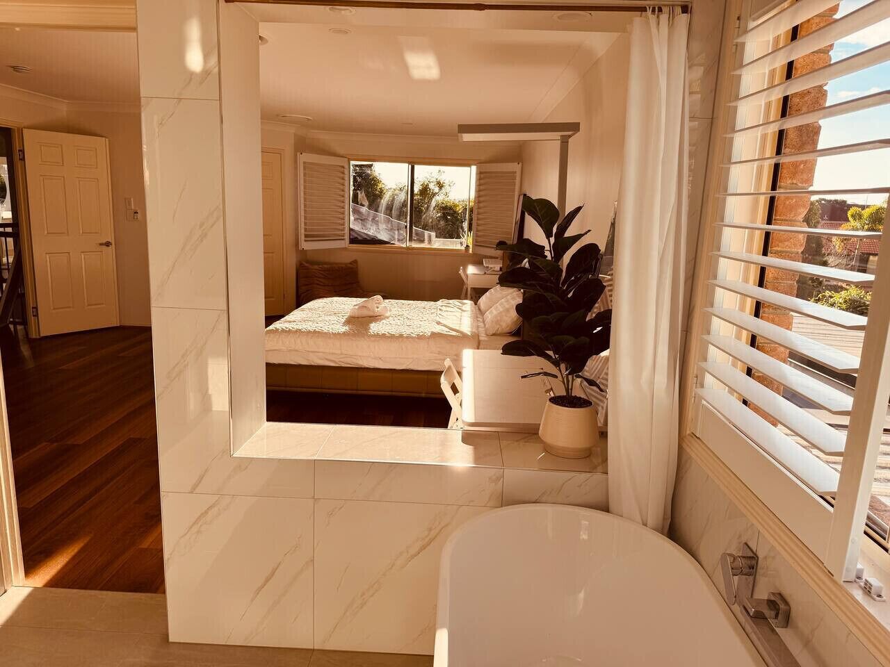 5 bedrooms, desk, iron/ironing board, WiFi