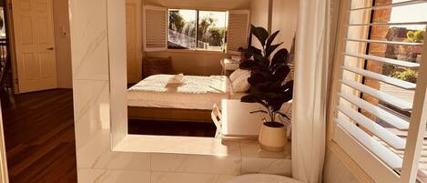 5 bedrooms, desk, iron/ironing board, WiFi