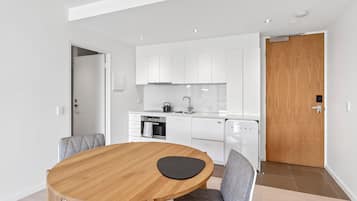 Geladeira, cooktop, lava-louças, torradeira