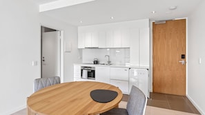 Geladeira, cooktop, lava-louças, torradeira