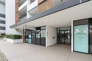 Exterior detail - Bright & Stylish 2-Bedroom Escape in Gordon (Gordon)