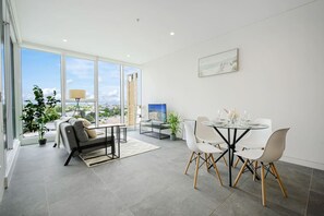 TV - Olympic Park Bright 1BR Free Pool & Gym Great View (Lidcombe)