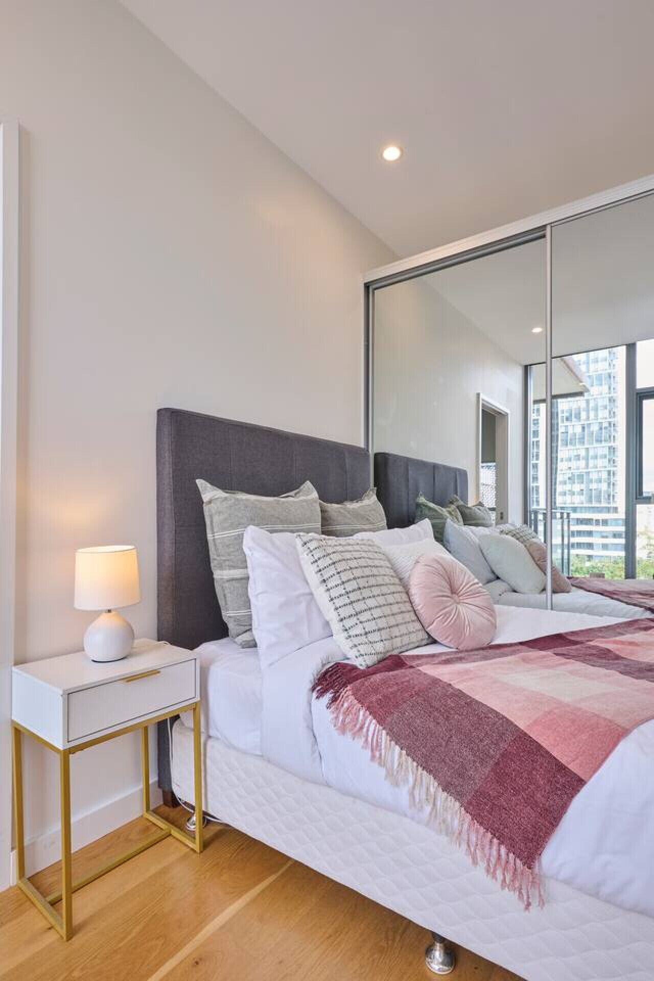 2 多间卧室、熨斗/熨衣板、WiFi、床单