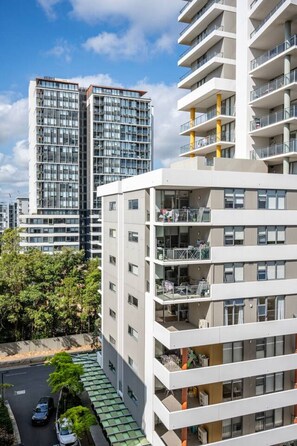 Exterior - Macquarie Cozy Nest 2BR Train/Shopping (Macquarie Park)