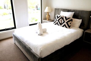 Ferros/tábuas de passar roupa, Wi-Fi, roupa de cama