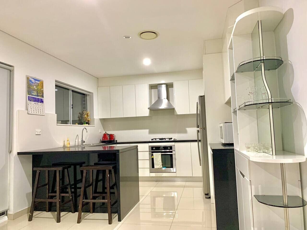 Microondas, horno, parrilla de estufa y lavavajillas 