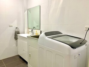 Mikrowelle, Ofen, Herdplatte, Geschirrspüler