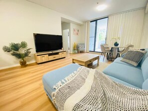 TV - Parramatta 3Br Near Train Light Rail & Shop Center (Parramatta)