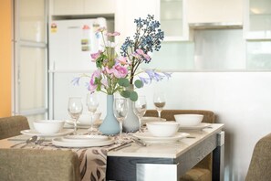 Dining - CBD sydeney 3Br with pool & gym with city view (Sydney)