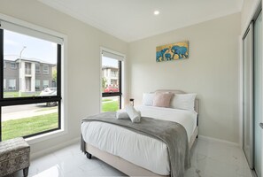 5 habitaciones, tabla de planchar con plancha, wifi y ropa de cama
