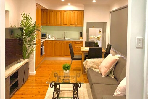 St Marys 5Br Cozy house near Train & Shopping