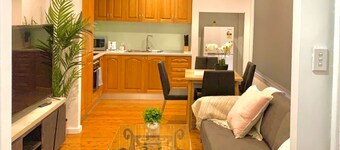 St Marys 5Br Cozy house near Train & Shopping