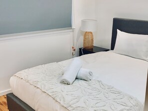 Iron/ironing board, WiFi - St Marys 5Br Cozy house near Train & Shopping (Colyton)