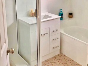 Hair dryer - St Marys 5Br Cozy house near Train & Shopping (Colyton)