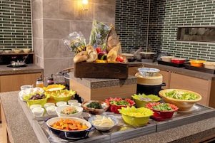 Café da manhã com buffet todos os dias mediante uma taxa