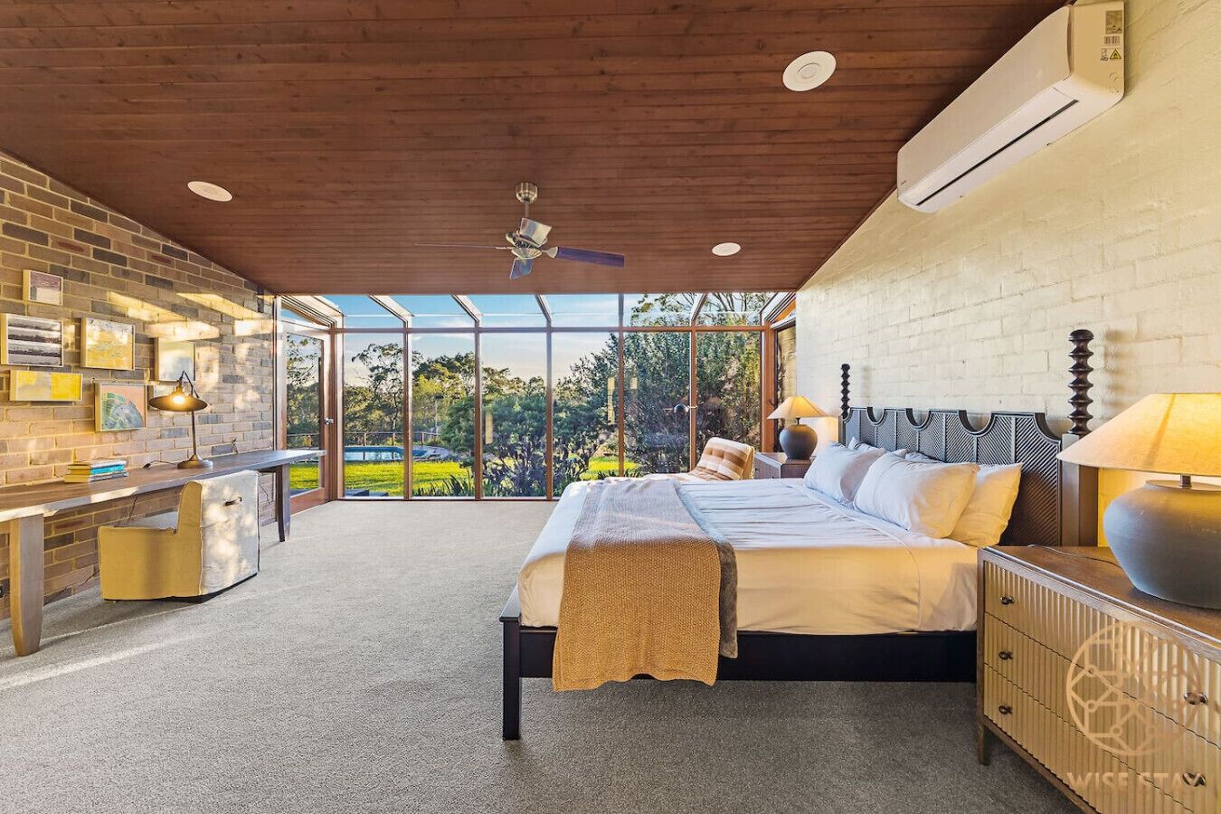 5 bedrooms, iron/ironing board, WiFi, bed sheets