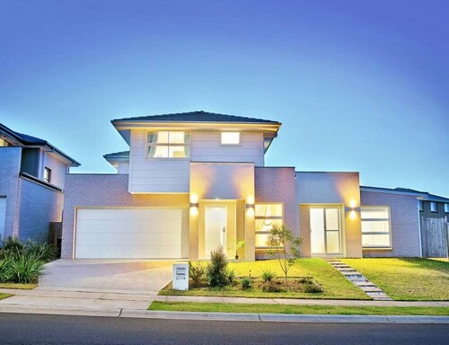 Gables/Box hill/Maraylya Two Level House 14ppl