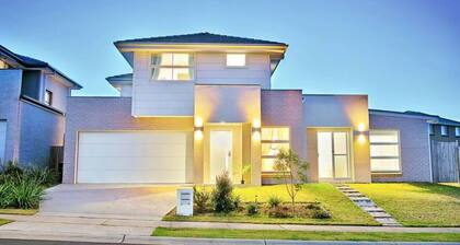 Gables/Box hill/Maraylya Two Level House 14ppl