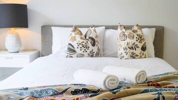 2 habitaciones, escritorio, tabla de planchar con plancha y wifi