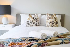 2 habitaciones, escritorio, tabla de planchar con plancha y wifi