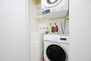 Interior - CBD 3br apt for 8 guests near Train & Shopping (Ultimo)