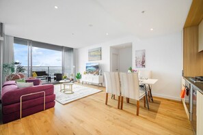TV - Parramatta 2br Apt Near Train Shopping Center (Parramatta)