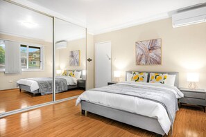 5 chambres, fer et planche à repasser, Wi-Fi, draps fournis