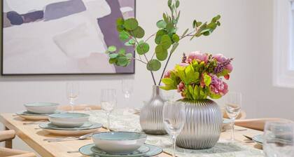 Bexley 5Br/12ppl/train/shopping/pool/parking