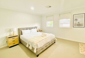 熨斗/熨衫板、Wi-Fi、床單