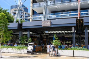 Outdoor dining - Waterfront CBD 3br cozy apartment for 8ppl (Sydney)