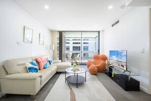 TV - Waterfront CBD 3br cozy apartment for 8ppl (Sydney)