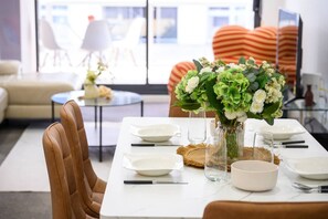 Dining - Waterfront CBD 3br cozy apartment for 8ppl (Sydney)