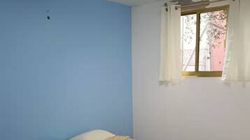 1 habitación, escritorio, tabla de planchar con plancha y wifi gratis