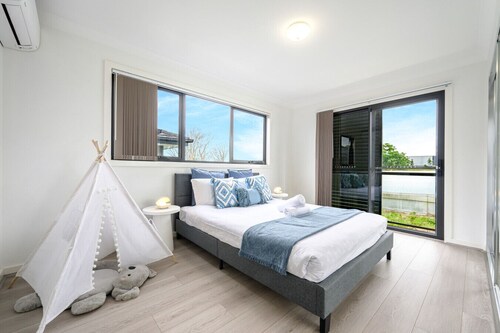 Austral 4br Cute home close to Train Station 10ppl