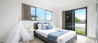 Austral 4br Cute home close to Train Station 10ppl