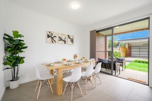 Dining - Austral 4br Cute home close to Train Station 10ppl (Austral)