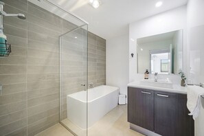 Bathroom - Austral 4br Cute home close to Train Station 10ppl (Austral)