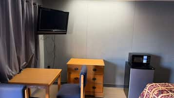 Single Room | Down comforters, bed sheets