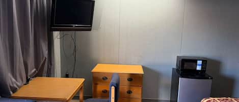 Single Room | Down comforters, bed sheets