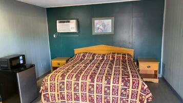 Single Room | Down comforters, bed sheets