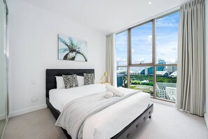 3 bedrooms, iron/ironing board, WiFi, bed sheets - CBD sweet 3Br ChinaTown/ICC & parking & Firework (Haymarket)