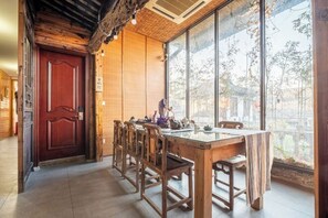 Dining - The Fallen Flower Old House - Luxurious Garden Suites in Jiangnan Courtyard Style (Huzhou)