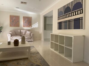 Interior - Baulkham HIlls near Woolworths  4Br with pool (Baulkham Hills)