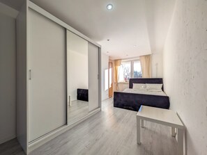 2 bedrooms, iron/ironing board, WiFi, bed sheets - Prusa Central Residence Apartment (Wrocław)