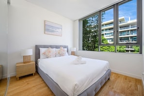 Iron/ironing board, WiFi, bed sheets - Rosebery near Airport & Train & Shops (Rosebery)